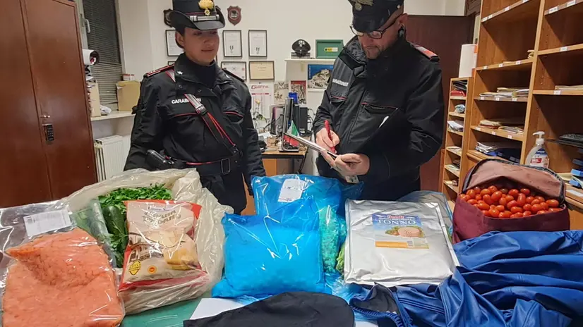 I carabinieri con la refurtiva