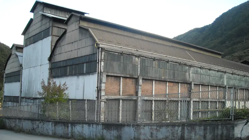 I vecchi capannoni abbandonati della Selca