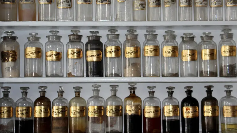 Antichi vasi da farmacia