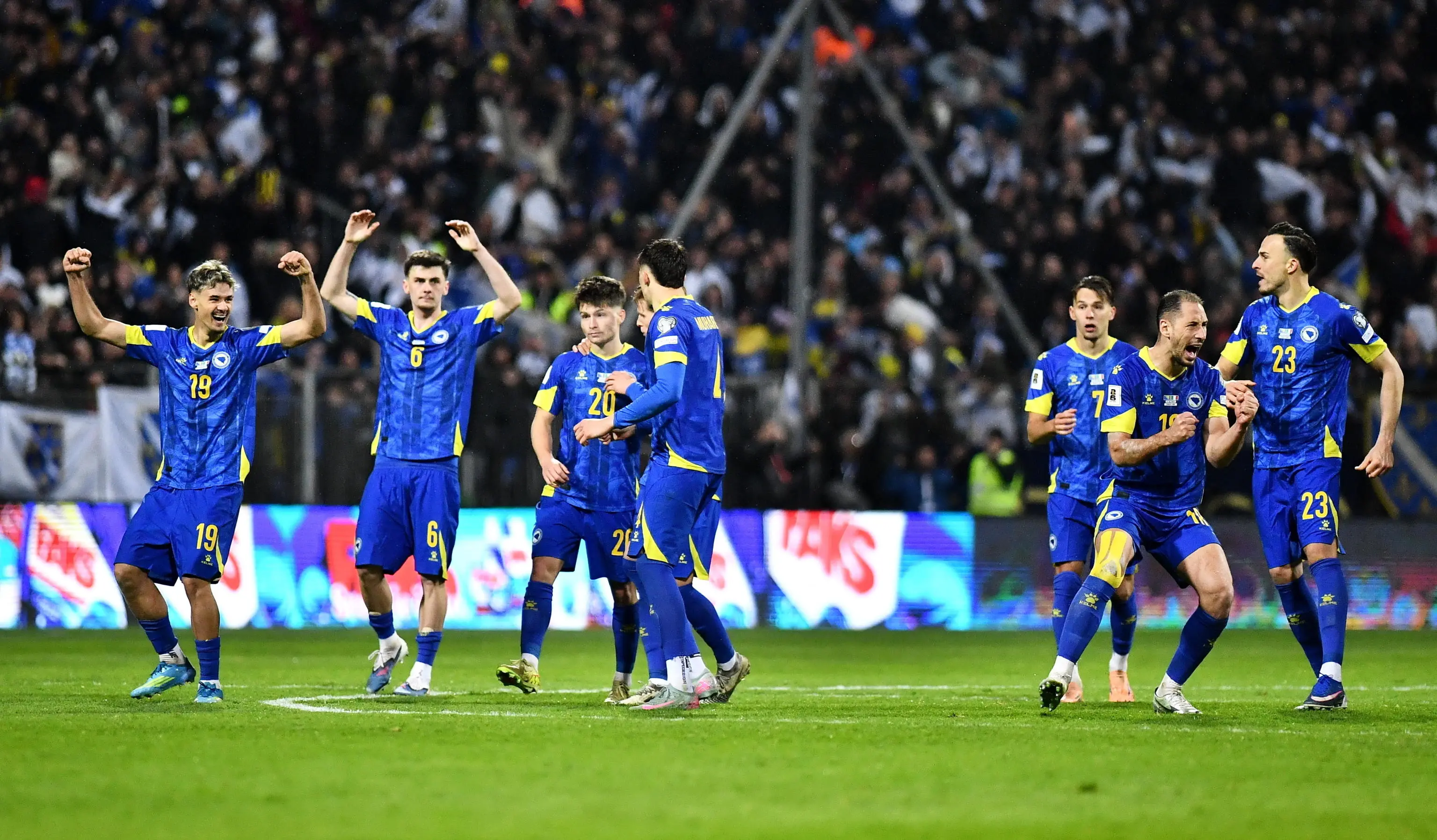 I festeggiamenti dei giocatori della Bosnia