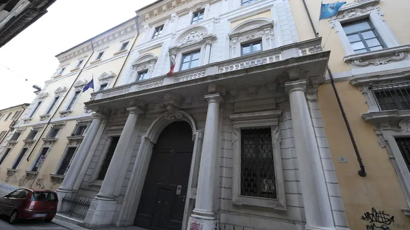 La facciata monumentale di Palazzo Bargnani in corso Matteotti - Foto Strada / Neg © www.giornaledibrescia.it