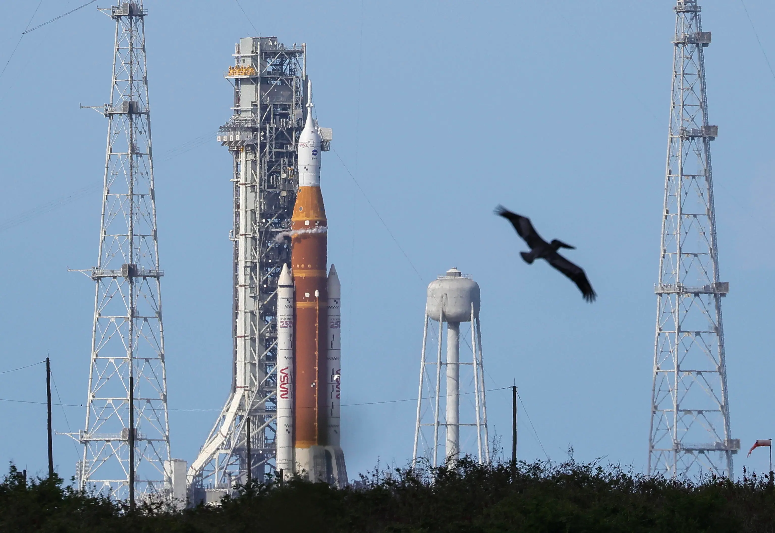 Il lancio del razzo Space Launch System della missione Artemis II