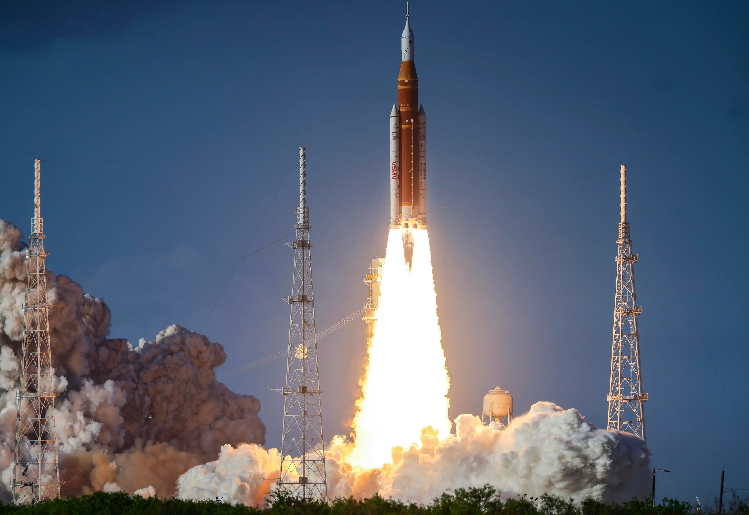 Il lancio del razzo Space Launch System della missione Artemis II