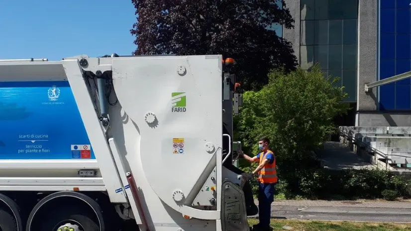 La raccolta dei rifiuti urbani - © www.giornaledibrescia.it