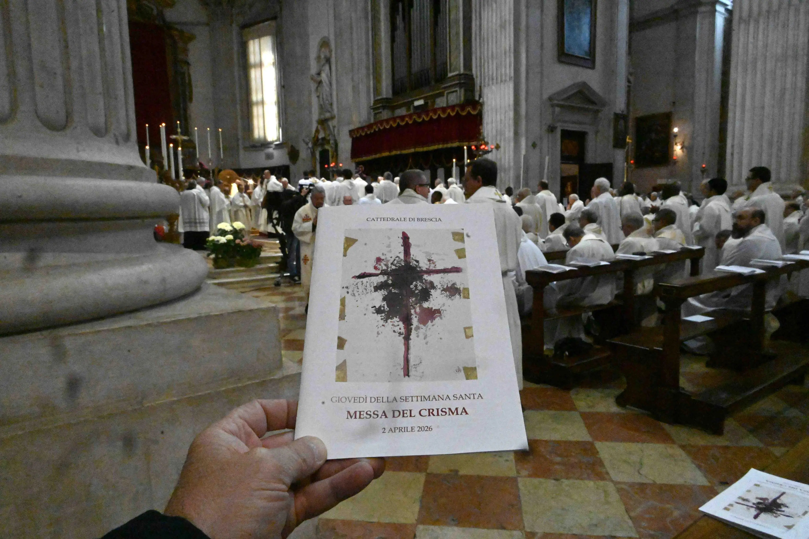 La messa crismale celebrata dal vescovo Tremolada