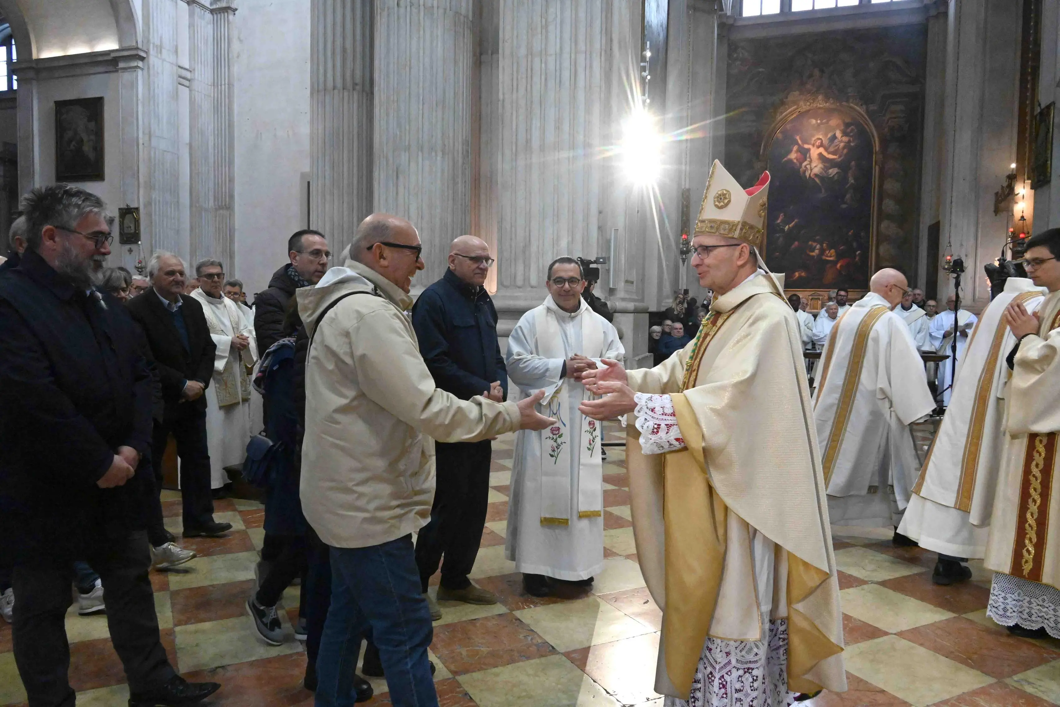 La messa crismale celebrata dal vescovo Tremolada