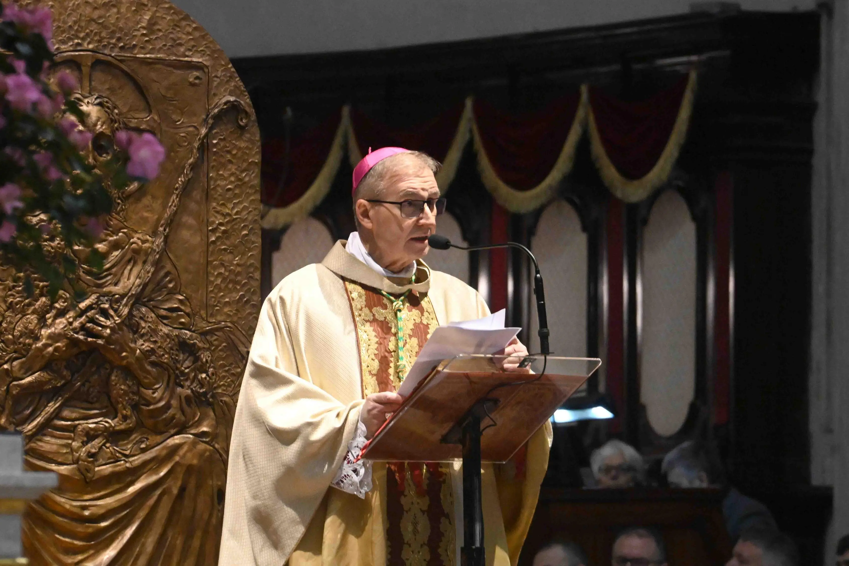 La messa crismale celebrata dal vescovo Tremolada