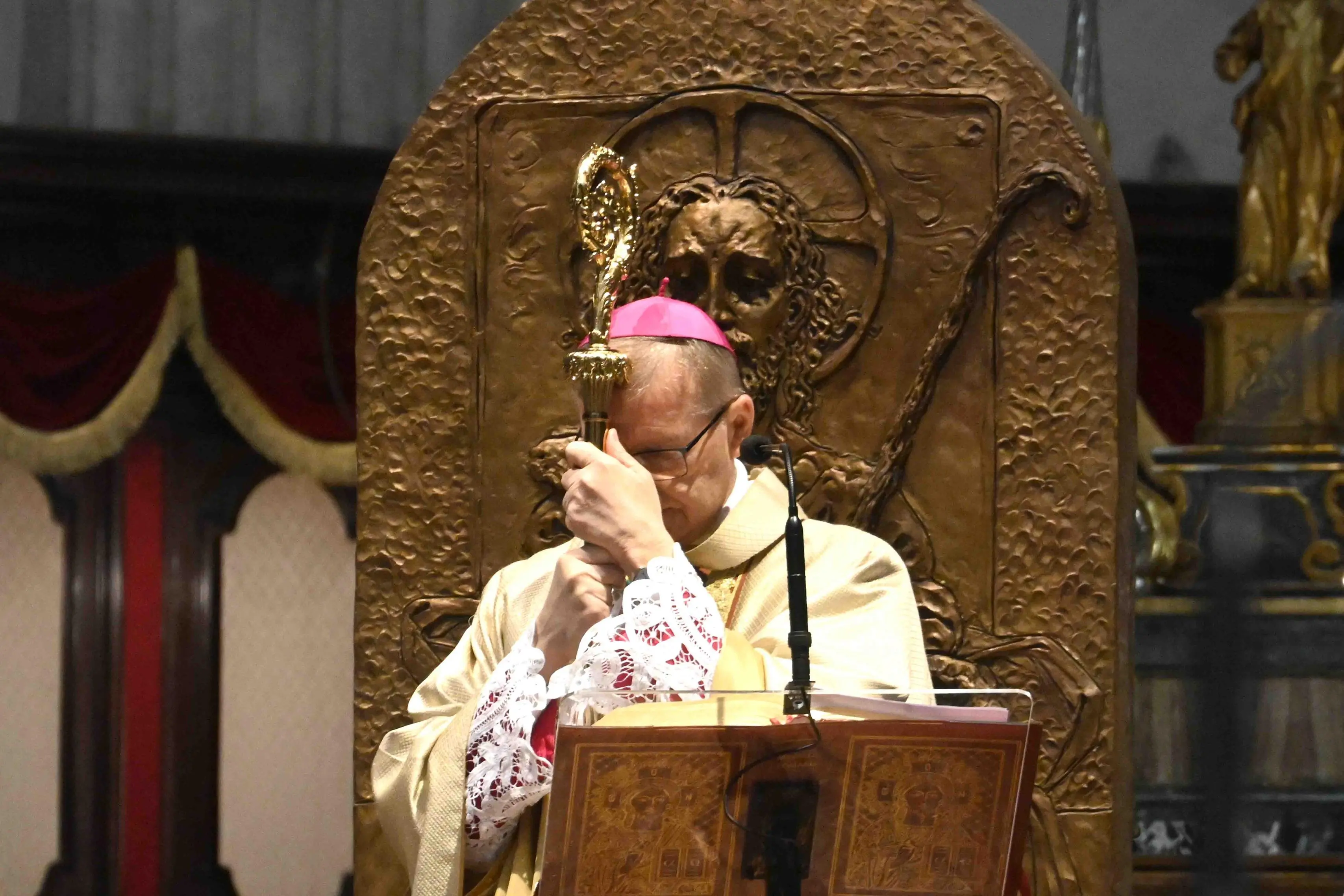 La messa crismale celebrata dal vescovo Tremolada