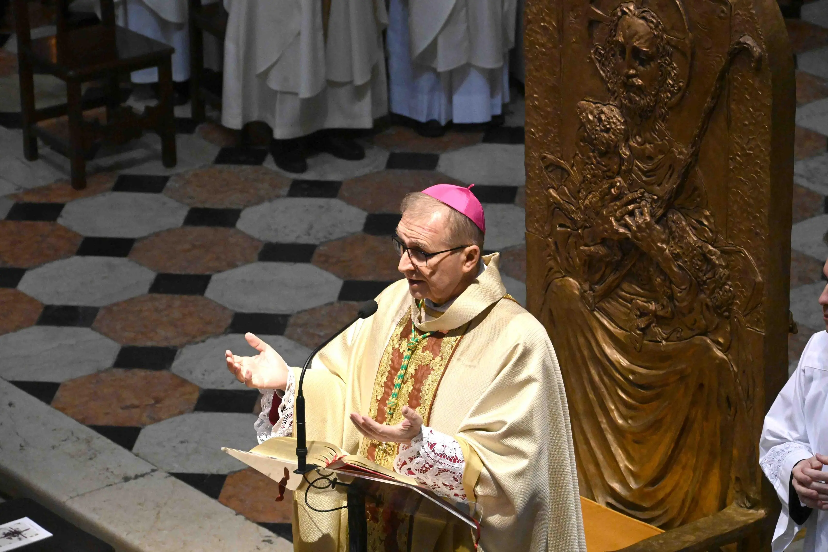 La messa crismale celebrata dal vescovo Tremolada