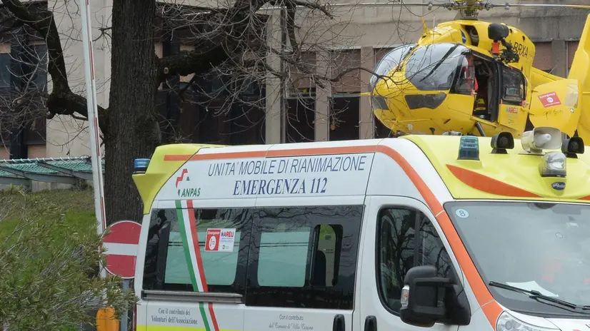 Un'ambulanza (simbolica)
