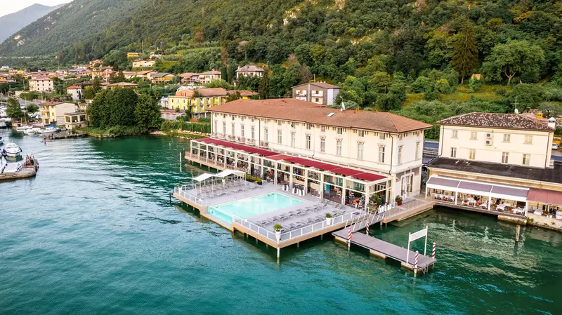 Lo storico albergo Araba Fenice a Pilzone d'Iseo