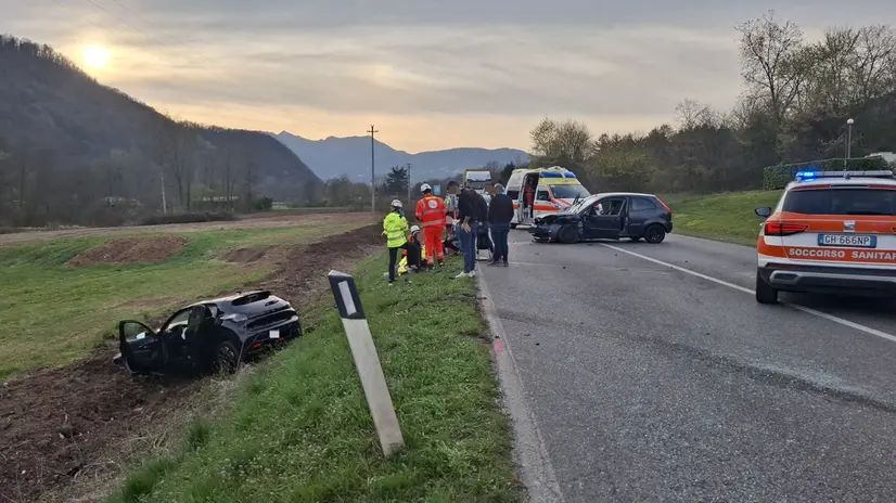 Le due auto coinvolte nell'incidente su via Lumezzane - © www.giornaledibrescia.it