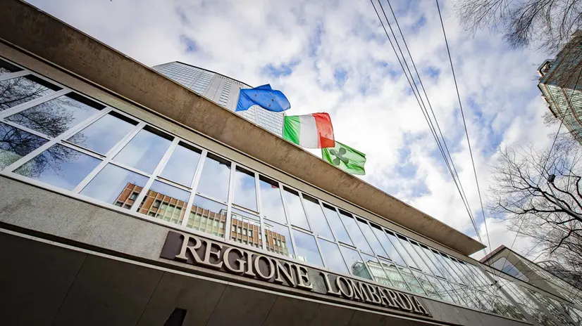 Il Pirellone, sede del Consiglio regionale - Foto Ansa © www.giornaledibrescia.it