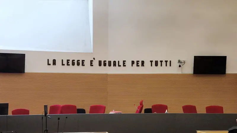 Un'aula del tribunale di Brescia