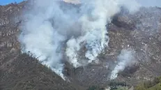 L'incendio sopra Lumezzane - © www.giornaledibrescia.it