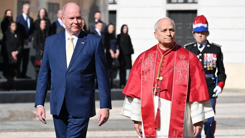 Papa Leone XIV con il principe Alberto II di Monaco - Foto Ansa/Ettore Ferrari © www.giornaledibrescia.it