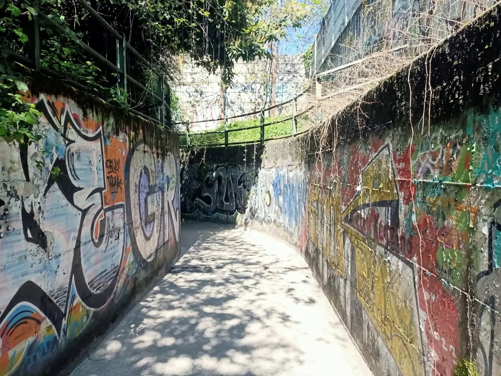 Michele mostra la sua casa nel sottopasso