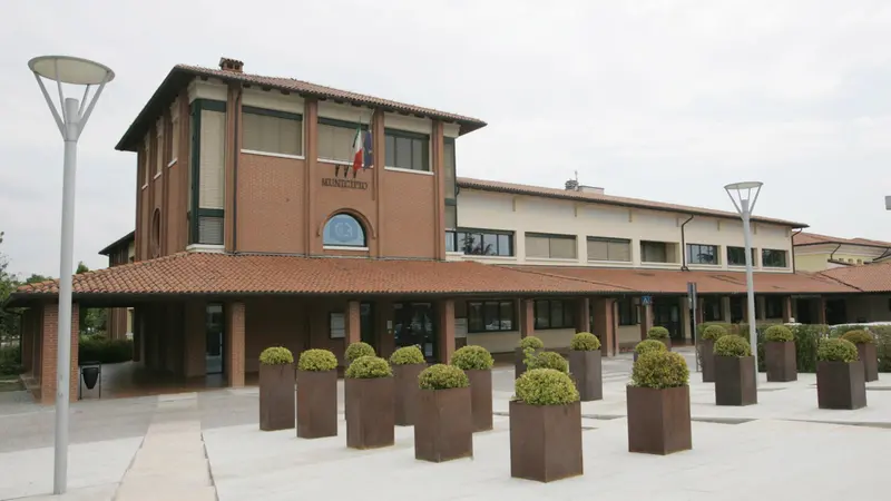 Il municipio di Corte Franca - © www.giornaledibrescia.it