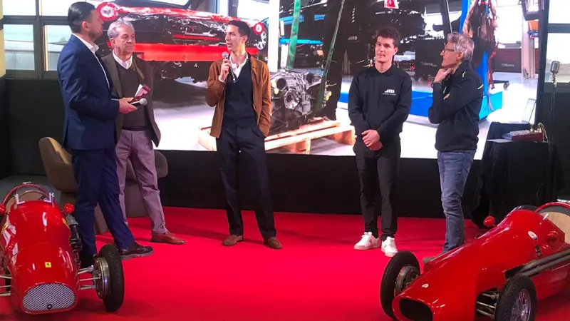 A Flero, un momento dell'inaugurazione dell'officina Le Dodici Cilindri