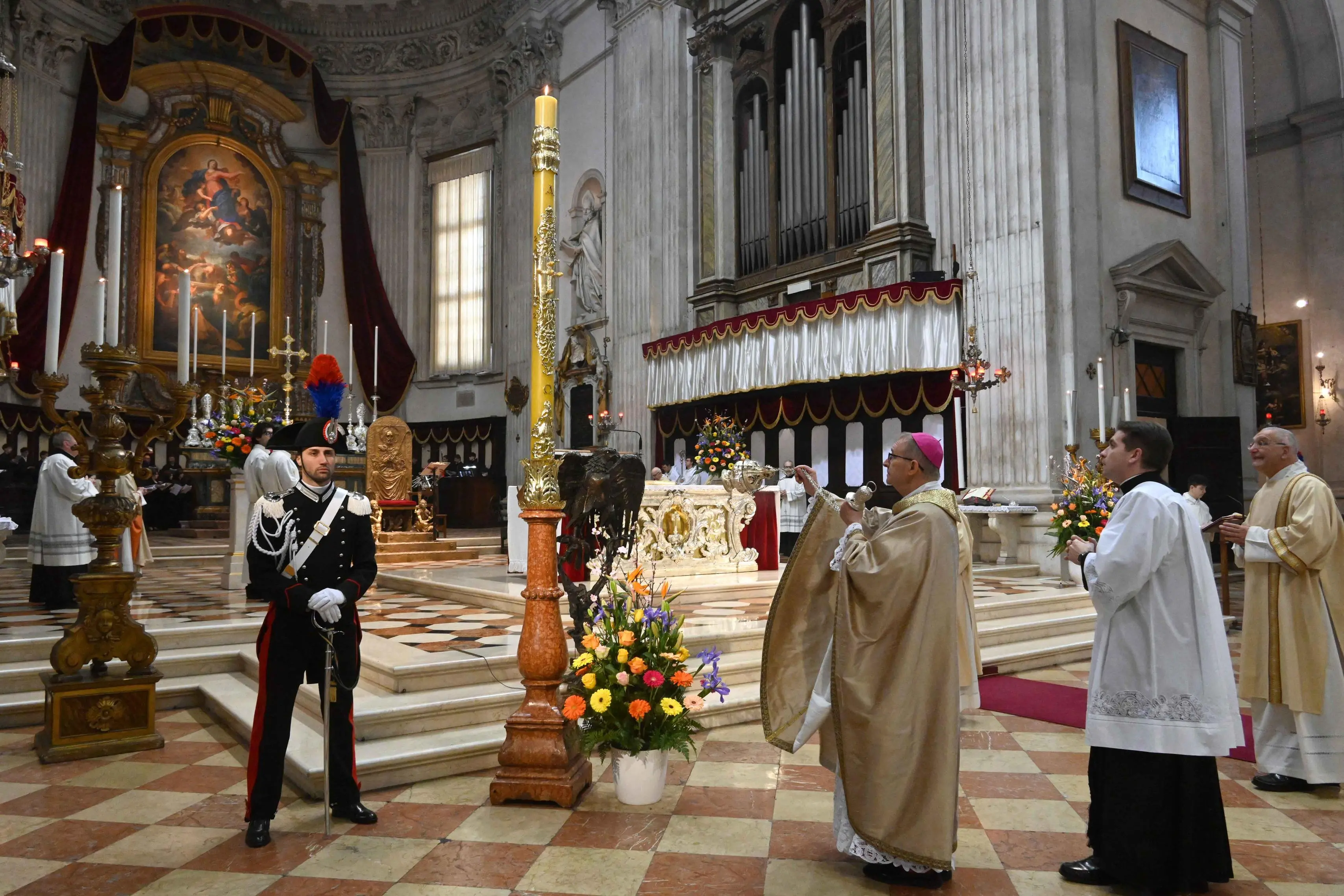 In Duomo il pontificale di Pasqua presieduto da monsignor Tremolada
