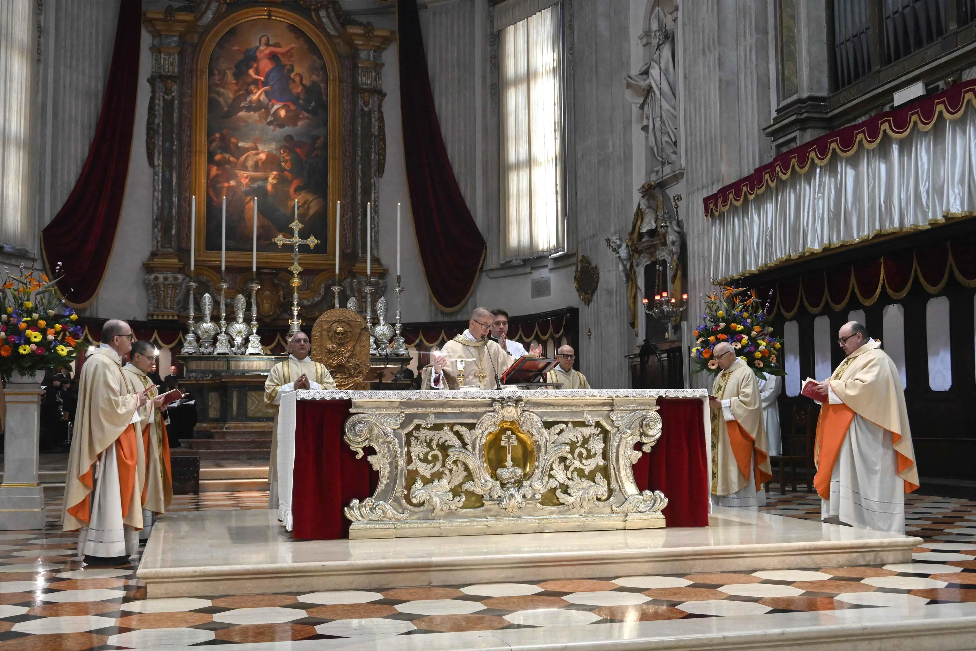In Duomo il pontificale di Pasqua presieduto da monsignor Tremolada