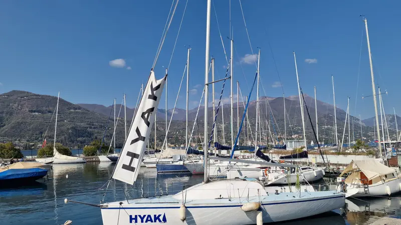 Il nuovo cabinato varato a Portese - © www.giornaledibrescia.it