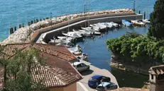 Il caratteristico porticciolo di Toscolano