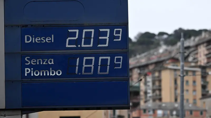 Prezzi di benzina e diesel nei giorni scorsi - Foto Ansa © www.giornaledibrescia.it
