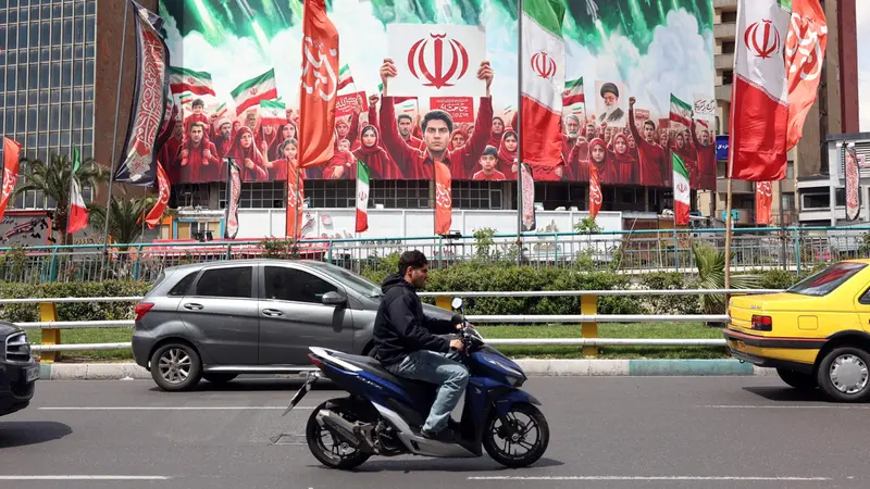 Piazza Valiasr a Teheran - Foto Epa/Abedin Taherkenareh © www.giornaledibrescia.it