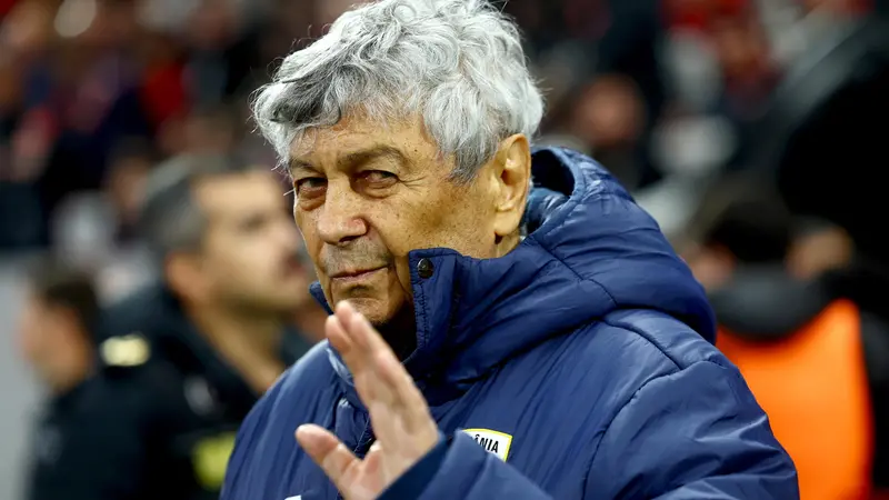 Mircea Lucescu durante i playoff tra Turchia e Romania - Foto Ansa © www.giornaledibrescia.it