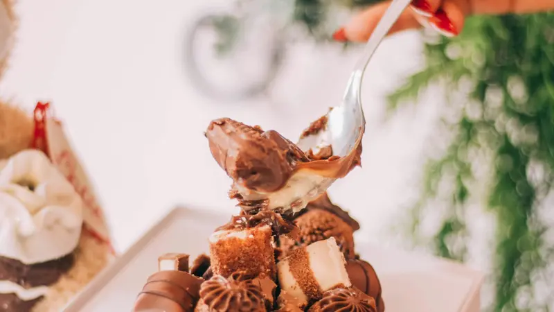 Per i dolci, unire colomba e cioccolato dell'uova può essere un'idea