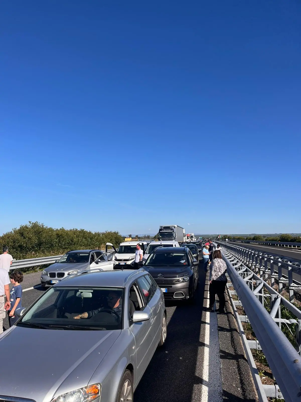 Automobilisti bloccati in A14: tra loro la famiglia Rosi
