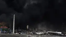 Il cielo nero sopra Teheran durante gli attacchi delle scorse settimane