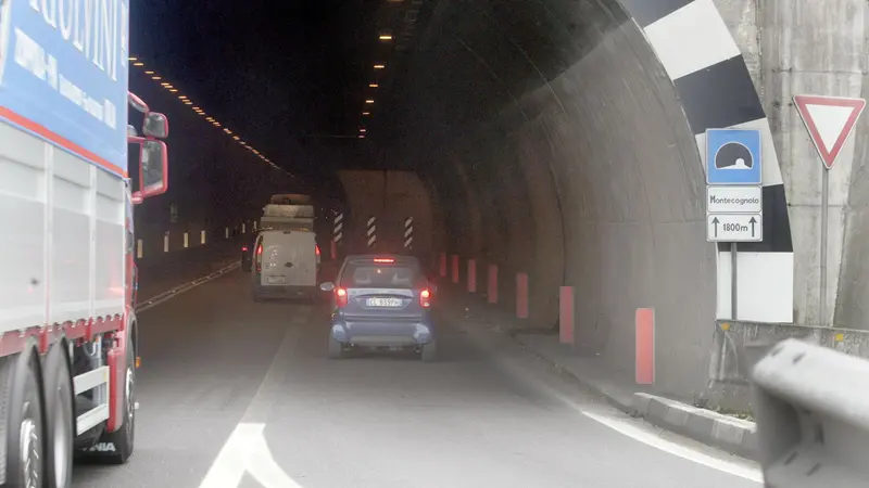 L'incidente all'interno della galleria Montecognolo - Foto dall'archivio