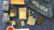 Il materiale sequestrato dalla Mobile