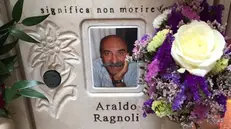 La lapide di Araldo Ragnoli al cimitero di San Bartolomeo © www.giornaledibrescia.it