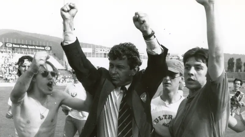 Mircea Lucescu con i tifosi del Brescia - Foto archivio storico Eden/GdB © www.giornaledibrescia.it