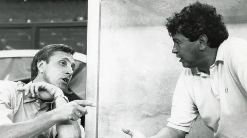 Lucescu a colloqui con Johan Cruijff - Foto archivio storico Eden/GdB © www.giornaledibrescia.it