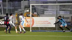 Una delle reti realizzate dall'Fc Voluntas sul campo del Desenzano - Foto Newreporter Perteghella © www.giornaledibrescia.it