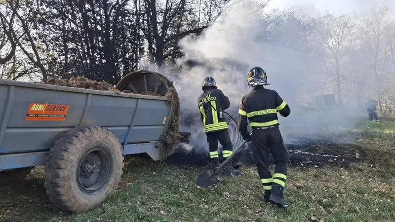 Incendio al trattore a Bione