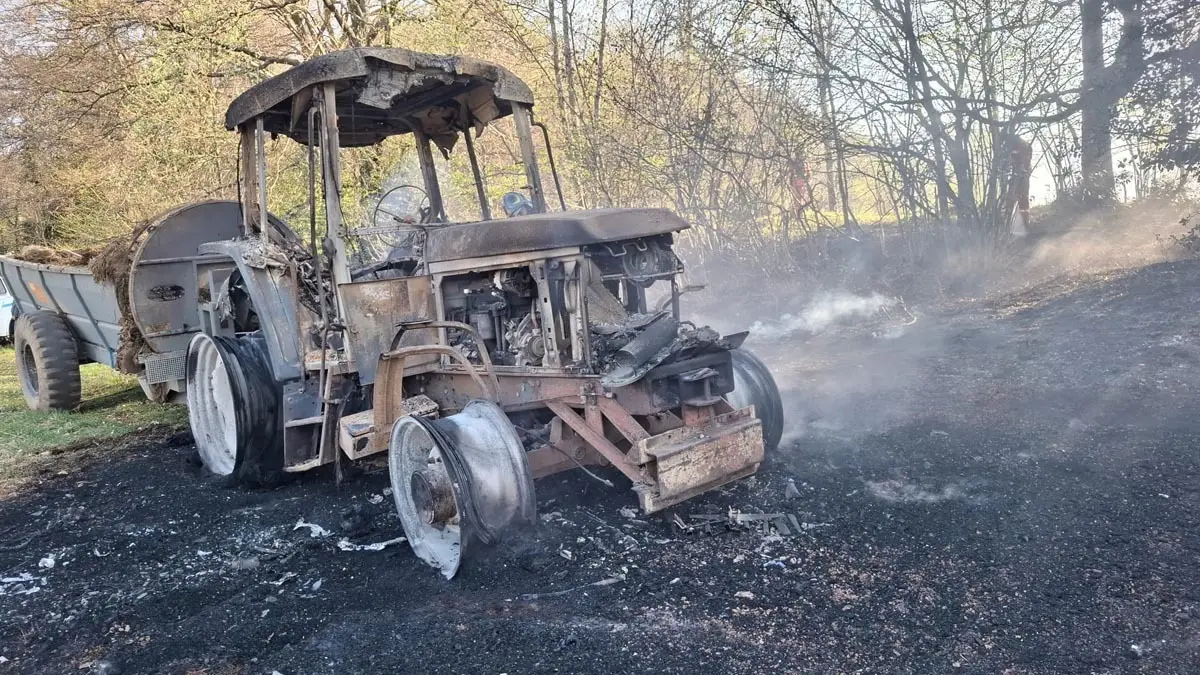 Incendio al trattore a Bione