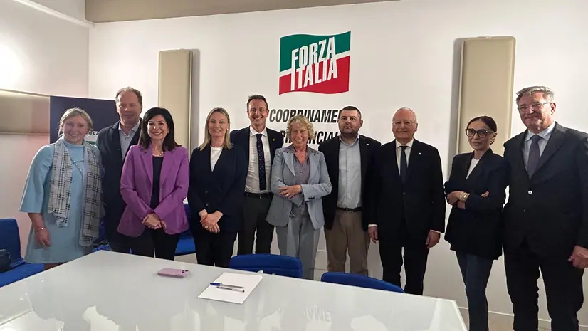 Stefania Craxi con i politici di Forza Italia nella sede bresciana del partito - © www.giornaledibrescia.it