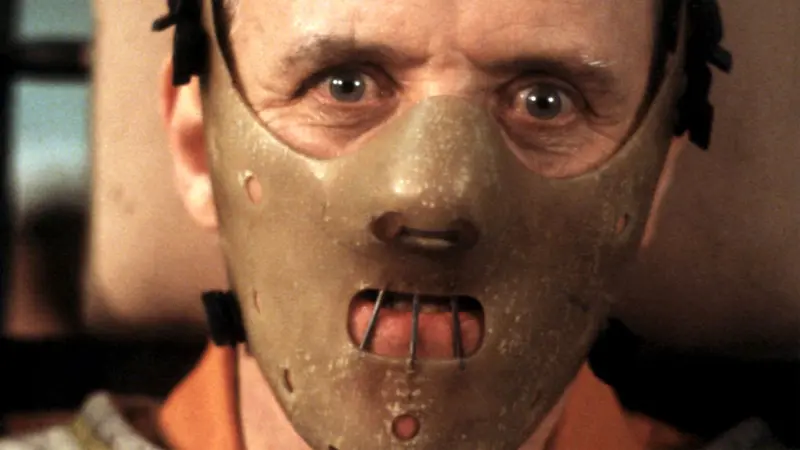 Hannibal Lecter con l'iconica maschera