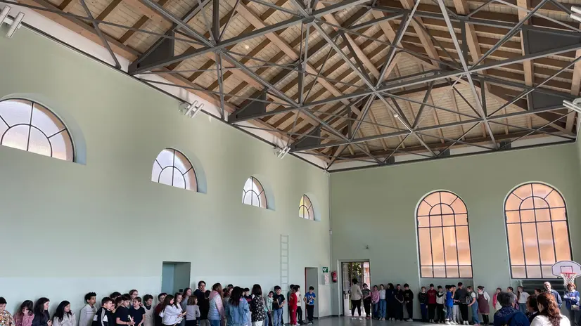 Inaugurata la palestra della scuola elementare «Tito Speri» di Toscolano Maderno - © www.giornaledibrescia.it