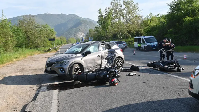 Il terribile schianto tra la moto del 28enne e l'auto su via Serenissima