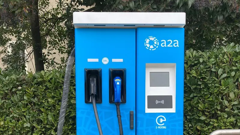 Una colonnina di A2A in città