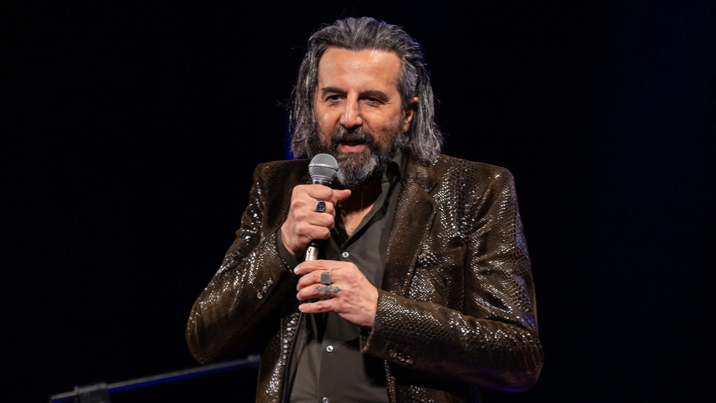 Omar Pedrini con «Canzoni sul saper vivere» a Rezzato