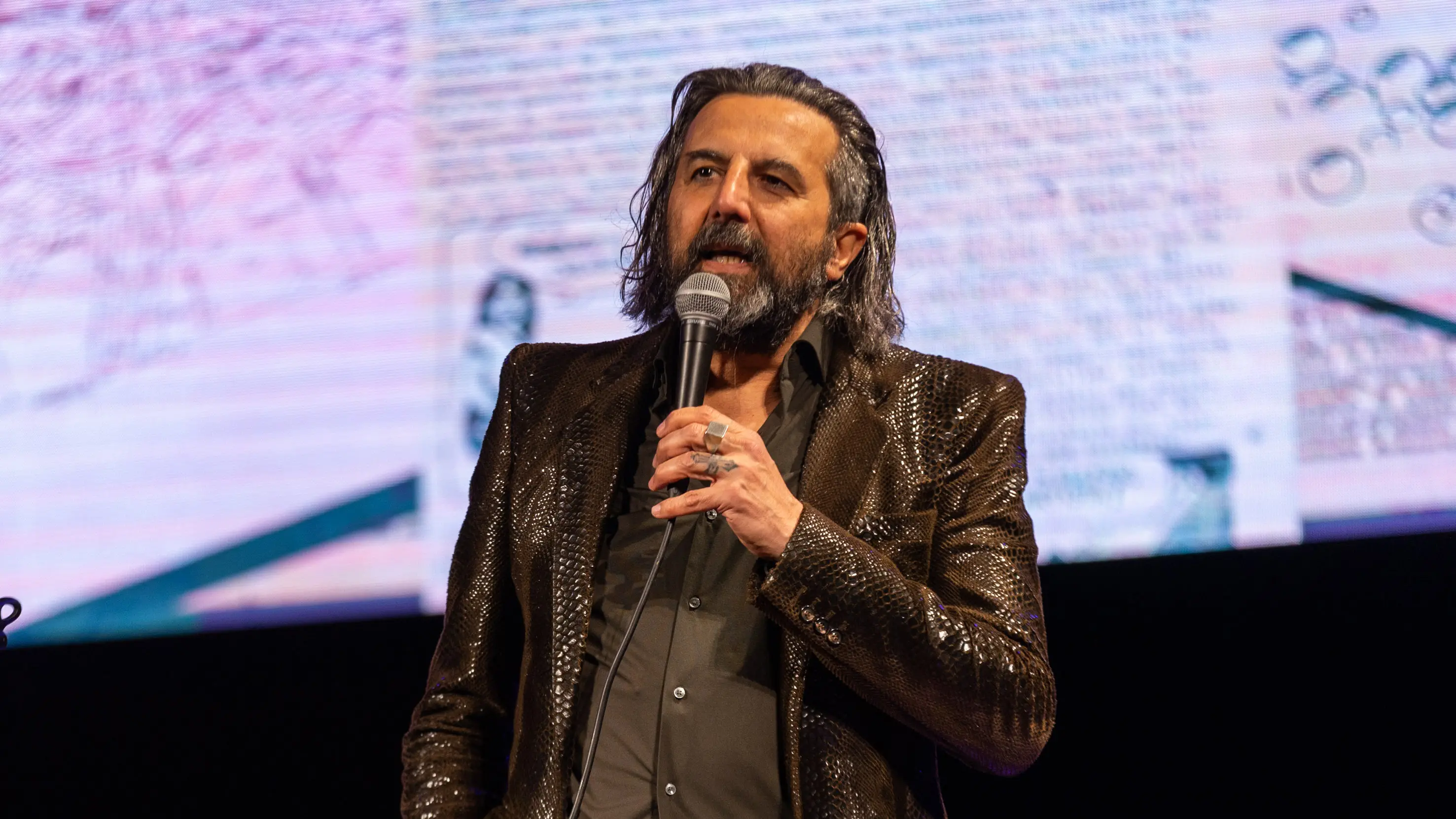 Omar Pedrini con «Canzoni sul saper vivere» a Rezzato