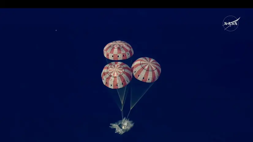 epa12881907 A handout screen grab taken from a video and made available on 10 April 2026 at 18:08 CST by the National Aeronautics and Space Administration (NASA) shows the Orion spacecraft 'Integrity' during splashdown in the Pacific Ocean, 10 April 2026. EPA/NASA HANDOUT HANDOUT EDITORIAL USE ONLY/NO SALES