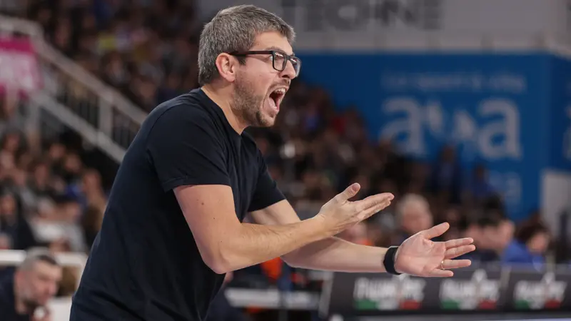 Matteo Cotelli, coach della Germani - Foto New Reporter Nicoli © www.giornaledibrescia.it